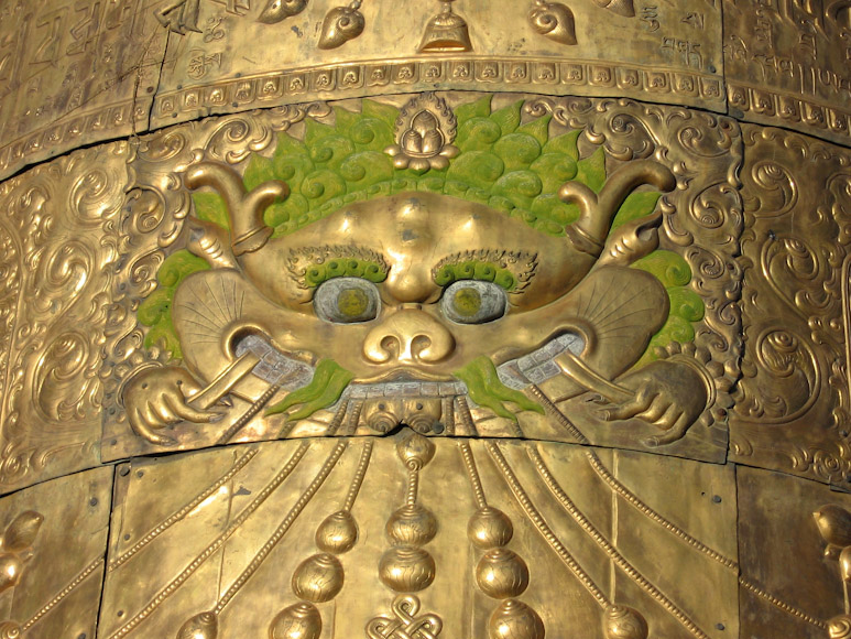 Tibet :: Dämonen-Fratze in Gold, Jokhang